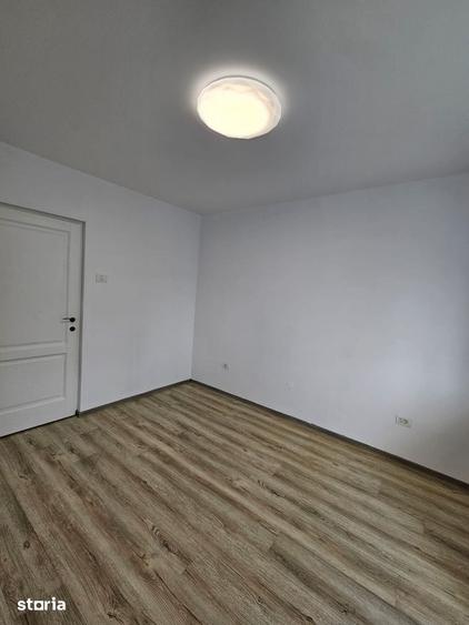Apartament cu 6 camere decomandat în Tomis II