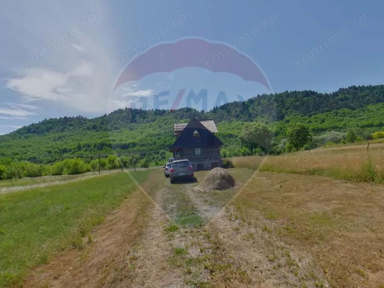 Casă cu 3 camere cu Teren 1260 Mp în Sarasău