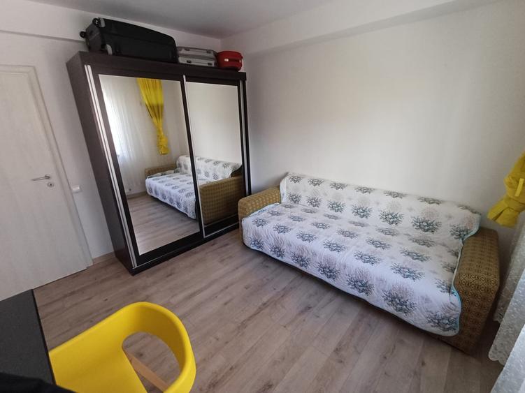 Apartament cu 3 camere semidecomandat în Militari