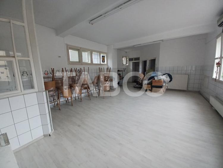 Casă individuală cu 12 camere cu Canalizare în Central
