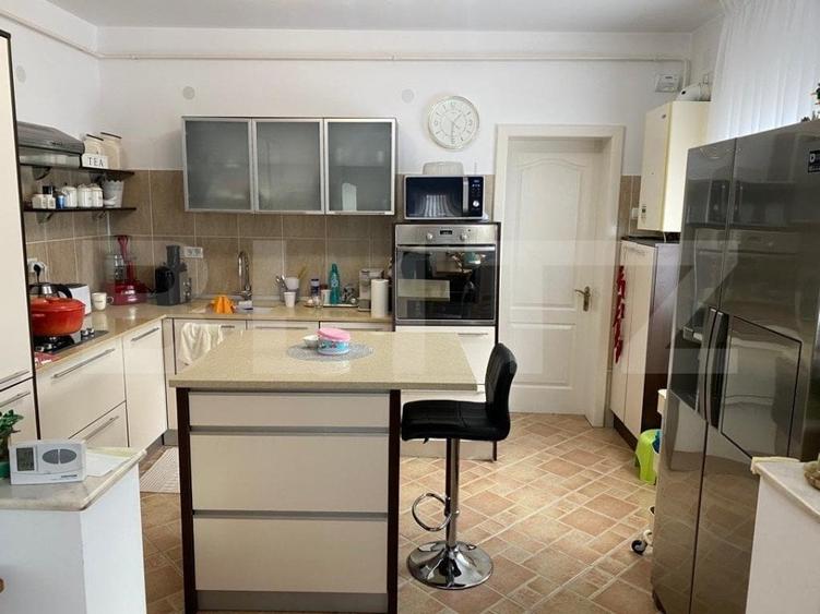 Casă individuală cu 4 camere cu Garaj în Exterior Nord