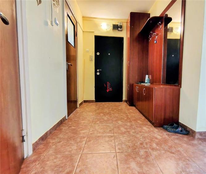 Apartament cu 3 camere decomandat, mobilat în Ozana