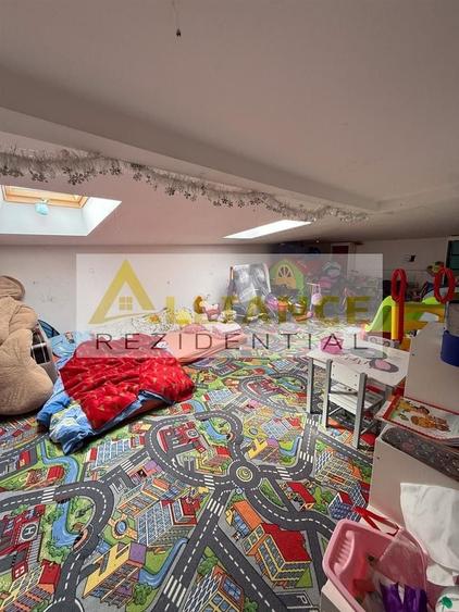 Apartament cu 4 camere semidecomandat, mobilat în Rahova