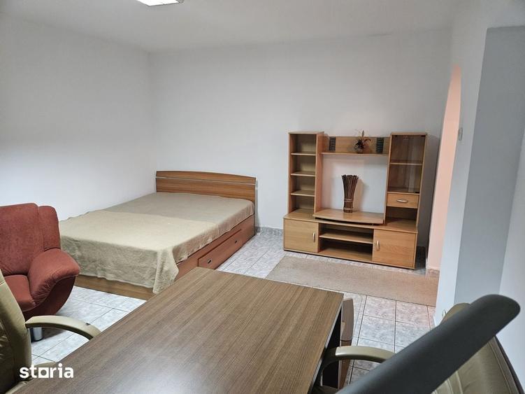 Garsonieră decomandată în Gara de Nord