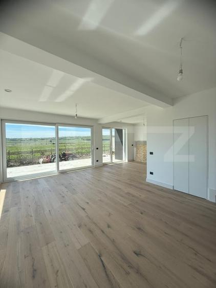 Casa superba, 5 camere, 126 mp, 6 ari teren, zona Patrauti - 2