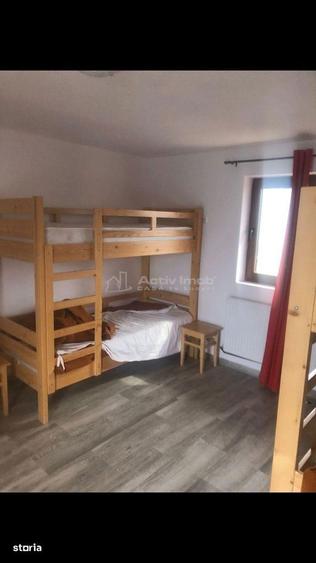 Casă cu 10 camere cu Teren 300 Mp în Cristian
