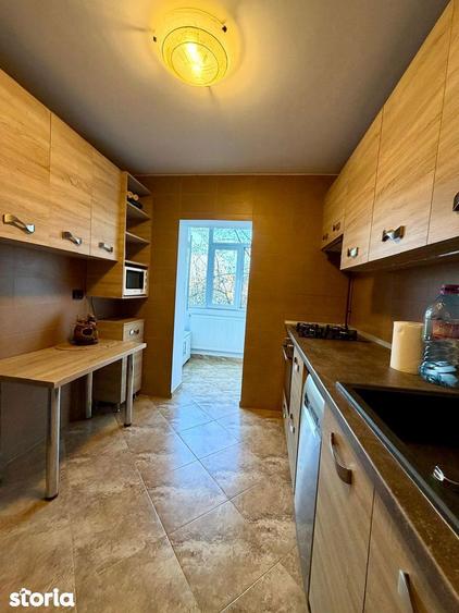 Apartament cu 3 camere decomandat, mobilat în Mircea cel Bătrân