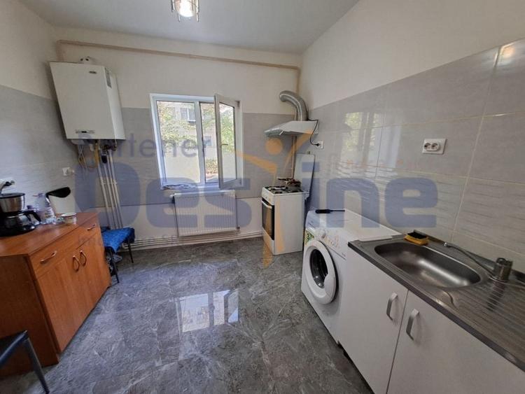 Apartament cu 3 camere decomandat, mobilat în Mircea cel Bătrân