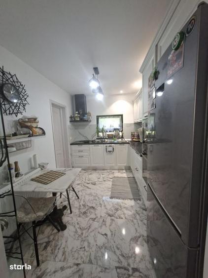 Casă cu 4 camere cu Teren 800 Mp în Ferneziu