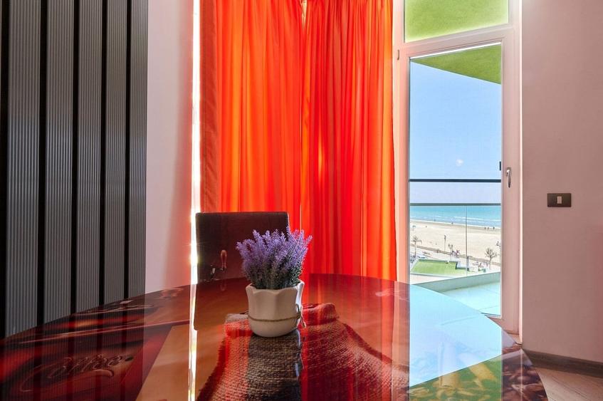 Apartament cu 3 camere decomandat în Mamaia-Sat