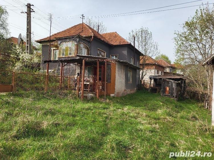 Casă cu 4 camere cu Teren 1000 Mp în Central