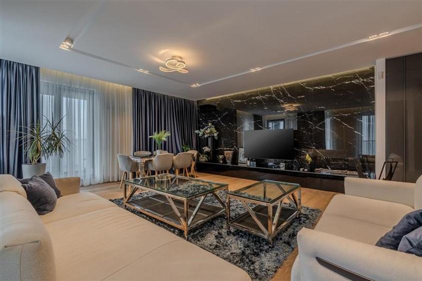 Penthouse cu 3 camere semidecomandat, mobilat în Central