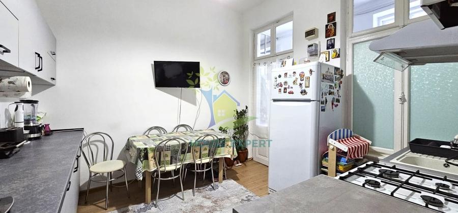 Apartament cu 3 camere semidecomandat, mobilat în Centrul Istoric
