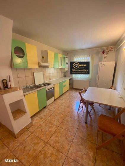 Apartament cu 3 camere semidecomandat în Central