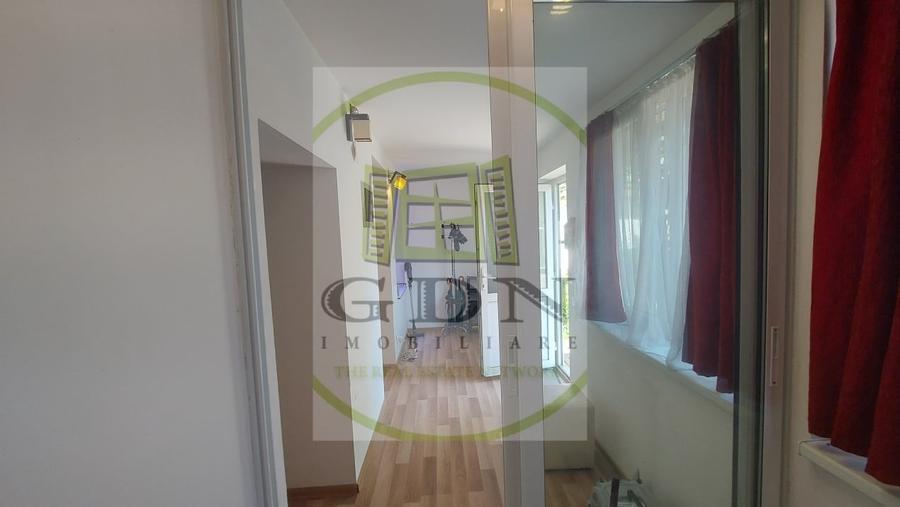 Casă individuală cu 3 camere cu Canalizare în Centrul Civic