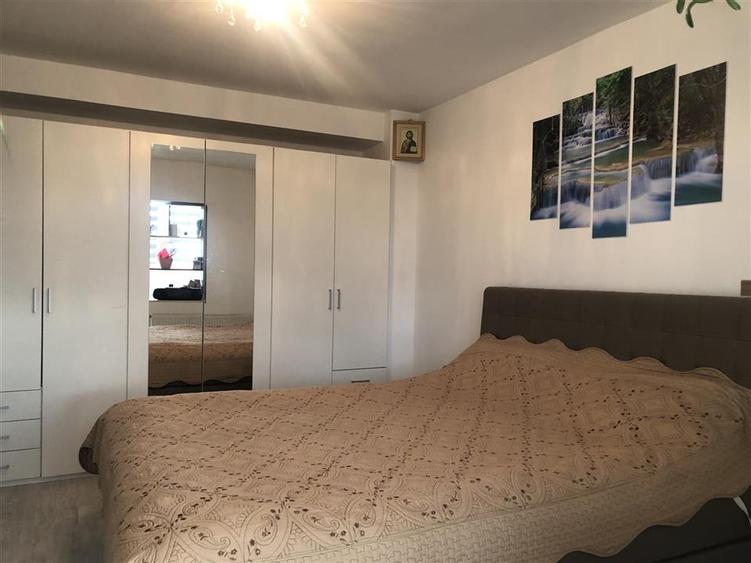 Apartament cu 4 camere decomandat, mobilat în Noua