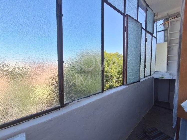 Apartament cu 3 camere semidecomandat, mobilat în Hipodrom 2
