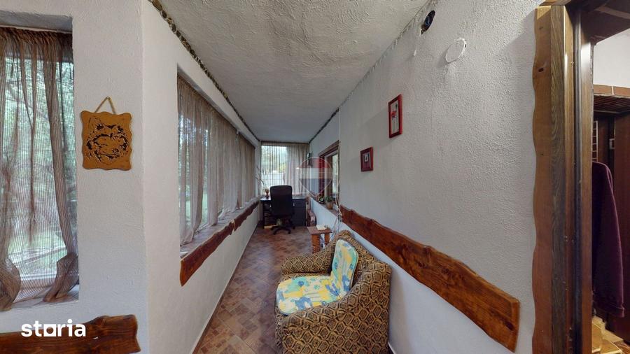 Casă cu 6 camere cu Teren 2000 Mp în Central