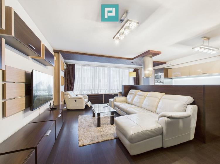 Apartament cu 3 camere semidecomandat, mobilat în UTA