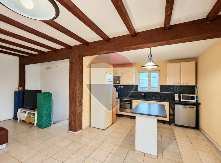 Casă individuală cu 4 camere cu Teren 1153 Mp în Central
