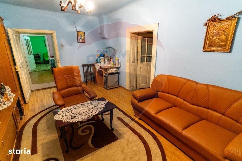 Casă cu 4 camere în Criș