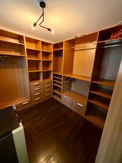 Apartament cu 4 camere semidecomandat în Crângași