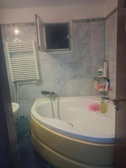 Apartament cu 4 camere decomandat în Ferentari