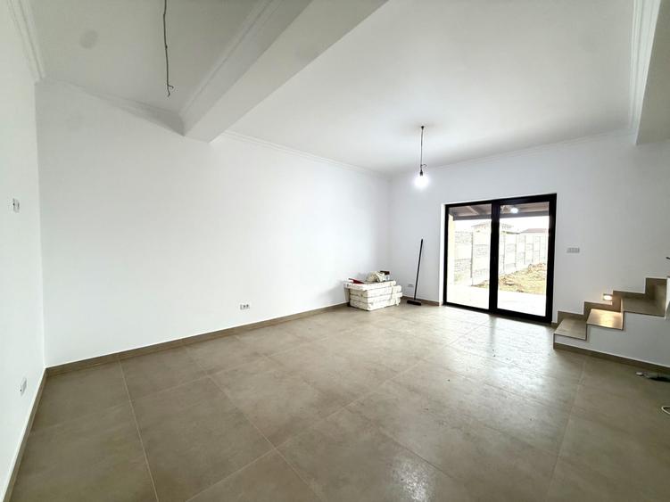 Duplex cu 3 camere cu Canalizare în Sânandrei