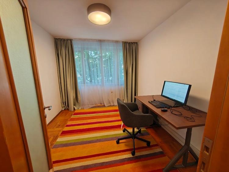 Apartament cu 3 camere semidecomandat, mobilat în Titan