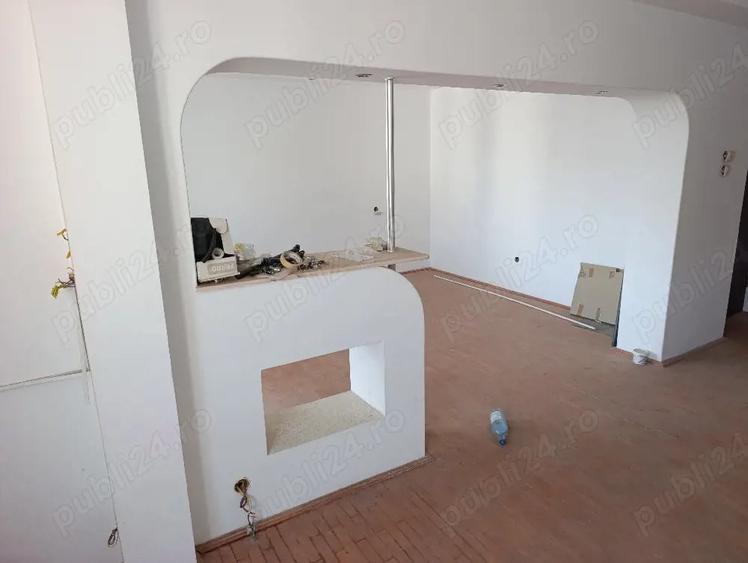 Apartament cu 3 camere decomandat în Precista