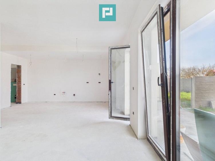Duplex cu 4 camere cu Canalizare în Covaci