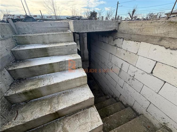 Casă individuală cu 4 camere cu Canalizare în Stâlpu