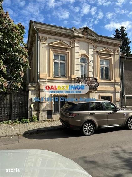 Casă cu 6 camere cu Teren 222 Mp în Centrul Civic
