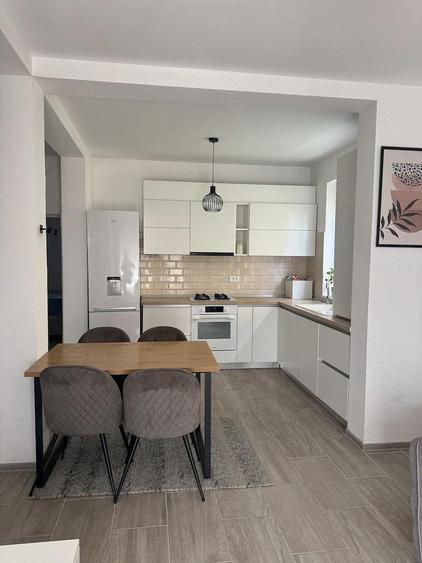 Apartament cu 2 camere semidecomandat în Dumbrăvița