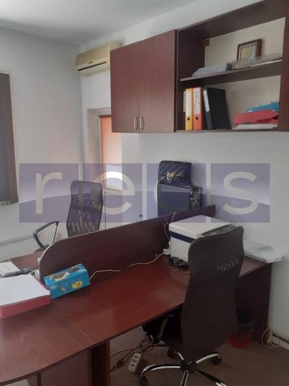 Casă individuală cu 8 camere cu Teren 200 Mp în Unirii