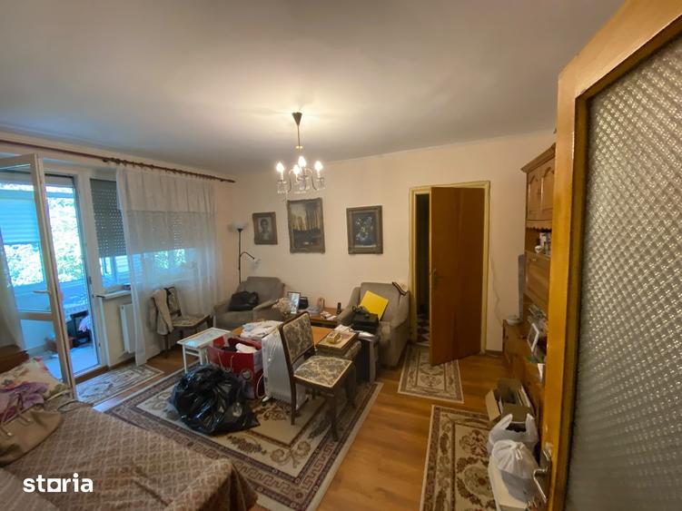 Apartament cu 3 camere semidecomandat în Vatra Luminoasă