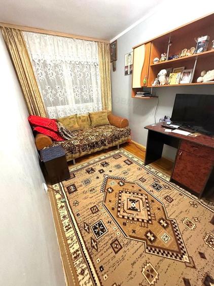 Apartament cu 3 camere semidecomandat, mobilat în Micro 38
