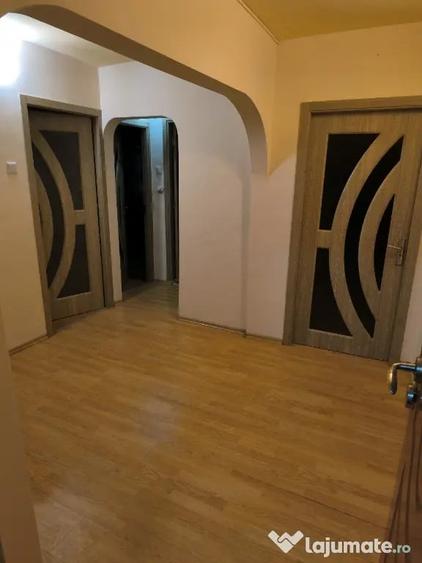 Apartament cu 3 camere decomandat în Dorobanți
