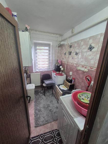 Apartament cu 3 camere semidecomandat, mobilat în Hipodrom