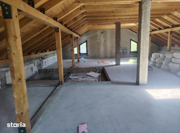 Casă cu 6 camere cu Teren 500 Mp în Central