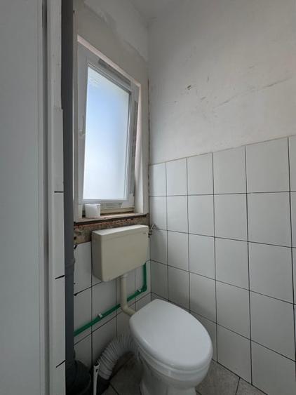 Casă individuală cu 18 camere decomandat cu Canalizare în Carierei