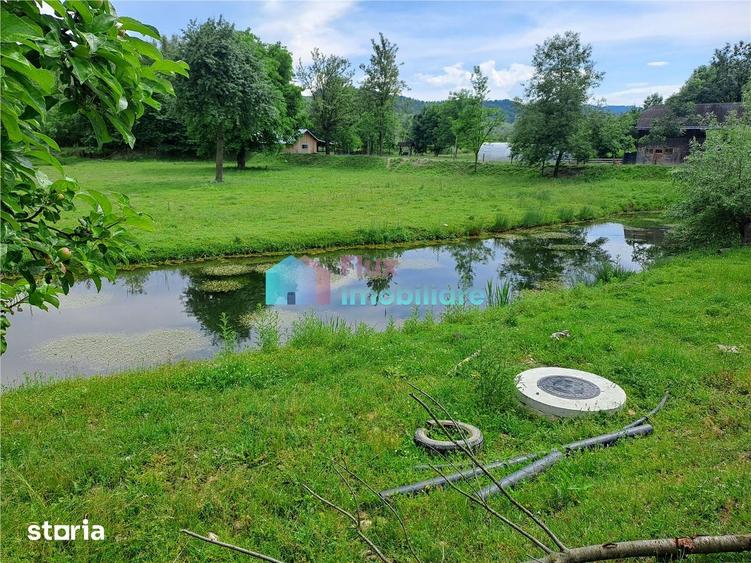 Casă cu 2 camere cu Teren 3743 Mp în Mălini
