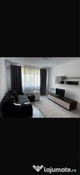 Apartament cu 3 camere semidecomandat în Central