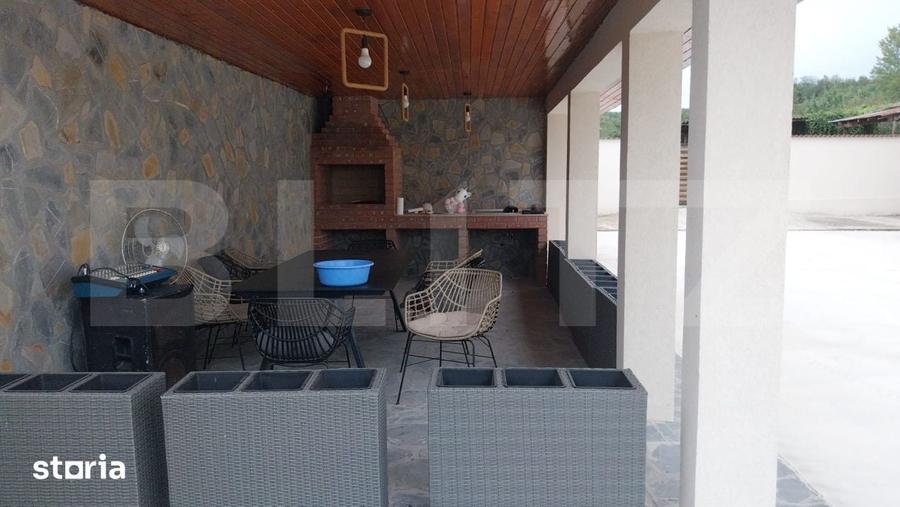 Casă cu 8 camere cu Teren 873 Mp în Tătărani
