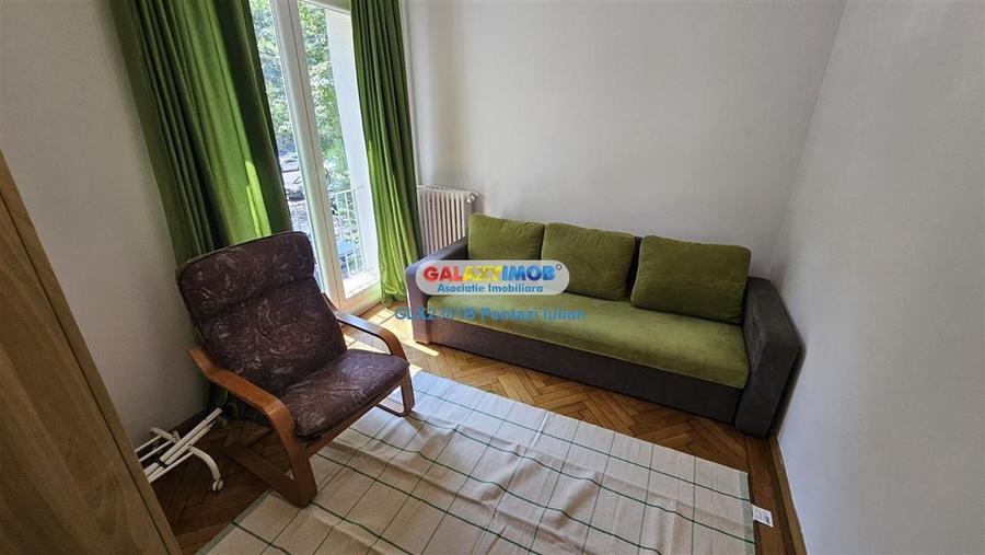 Apartament cu 3 camere semidecomandat în Titan