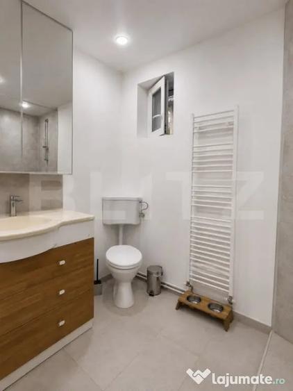 Casă cu 7 camere cu Teren 500 Mp în Central