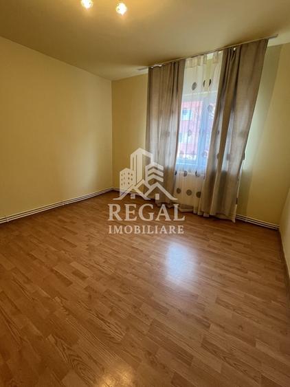 Apartament cu 4 camere decomandat în Sud