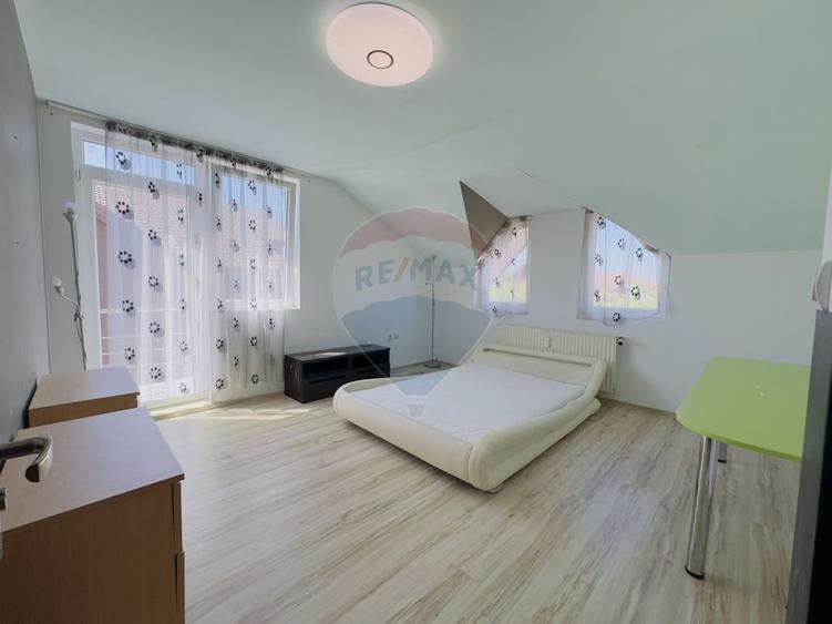 Casă individuală cu 5 camere cu Teren 500 Mp în Paleu