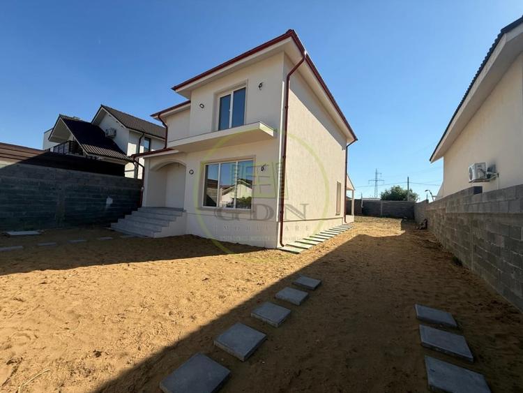 Casă individuală cu 4 camere cu Canalizare în Preajba