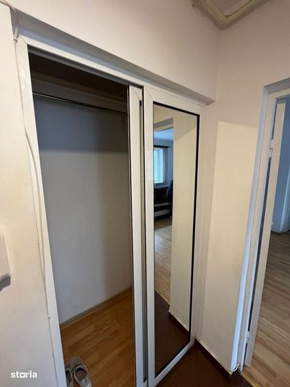 Apartament cu 3 camere semidecomandat, mobilat în Dacia